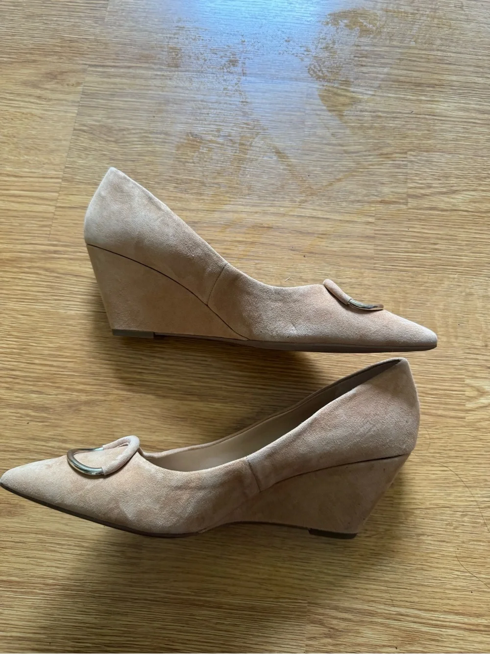 Franco Sarto Taupe Suede Pointed Toe Flats with Ring Accent Size 10
